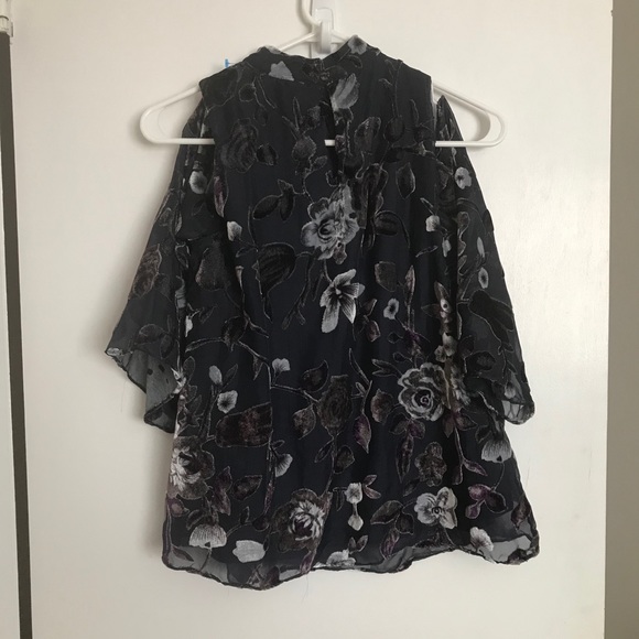 Design Lab Floral Cold Shoulder Top - Size XS - Picture 6 of 13